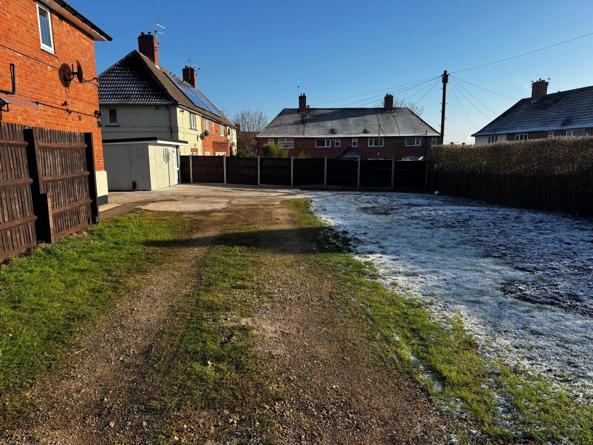 Holiday home 3br, 6 X Free Off Street Parking, Cctv,perfect For Business Trip & Families & Working Proffesional-long Term,m1 J25-10min ,wi-fi 500mb,netflix,secure Huge Private Garden,fully Equiped Kitchen,few Local Shops- Peaceful & Convenient, Nottingham