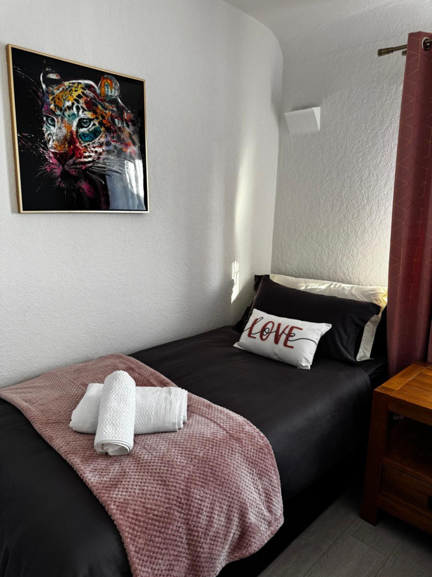 3br, 6 X Free Off Street Parking, Cctv,perfect For Business Trip & Families & Working Proffesional-long Term,m1 J25-10min ,wi-fi 500mb,netflix,secure Huge Private Garden,fully Equiped Kitchen,few Local Shops- Peaceful & Convenient, Nottingham
