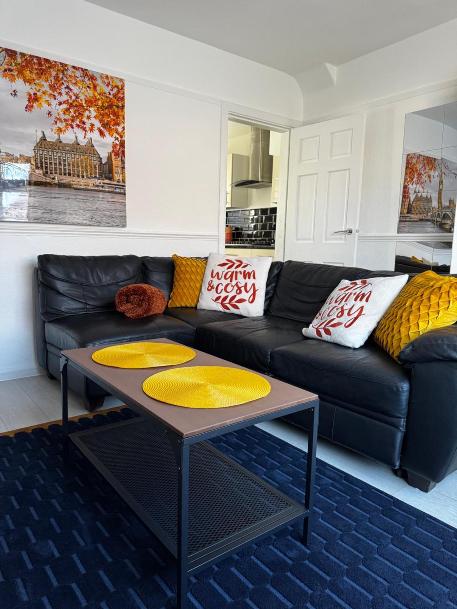 3br, 6 X Free Off Street Parking, Cctv,perfect For Business Trip & Families & Working Proffesional-long Term,m1 J25-10min ,wi-fi 500mb,netflix,secure Huge Private Garden,fully Equiped Kitchen,few Local Shops- Peaceful & Convenient, *